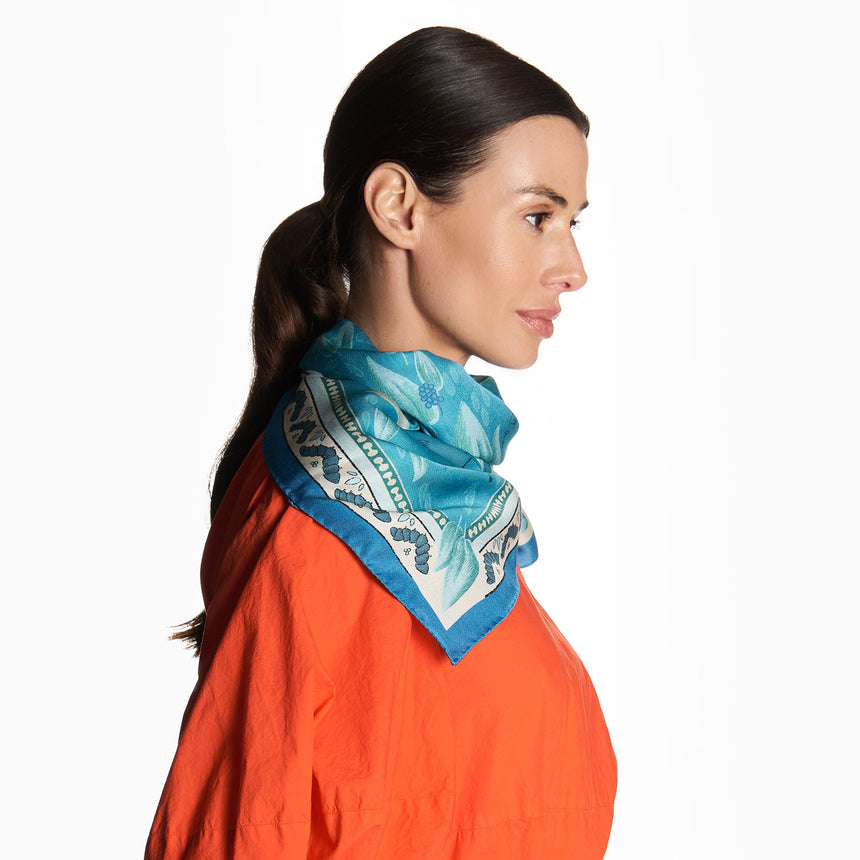 FOULARD BLU IN SETA E ORANGE FIBER