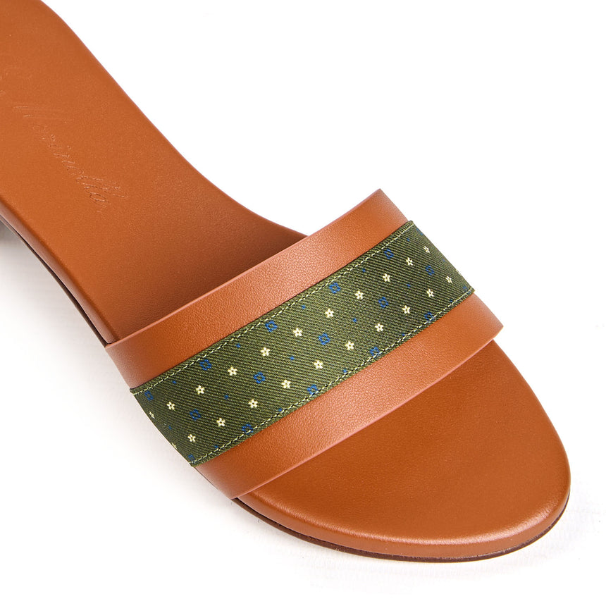 SIGNATURE ICONOGRAPHIC FLAT SANDAL