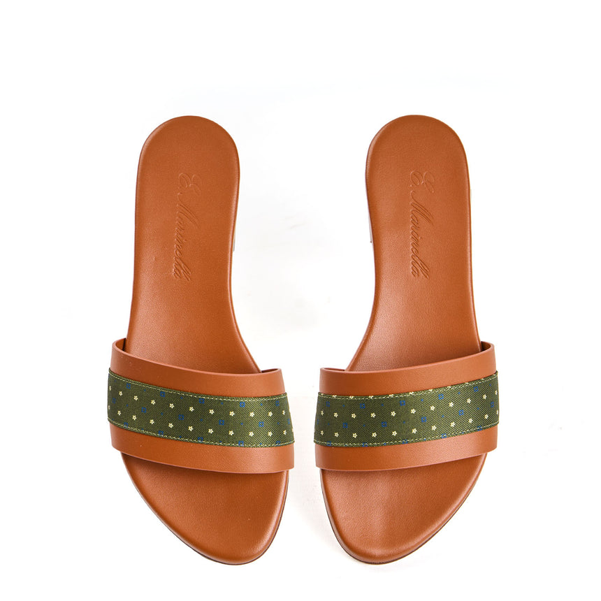 SIGNATURE ICONOGRAPHIC FLAT SANDAL