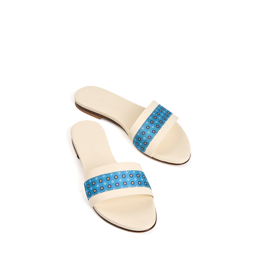 SIGNATURE ICONOGRAPHIC FLAT SANDAL