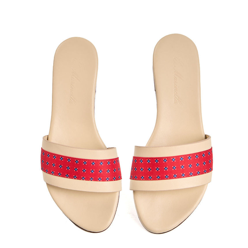 SIGNATURE ICONOGRAPHIC FLAT SANDAL