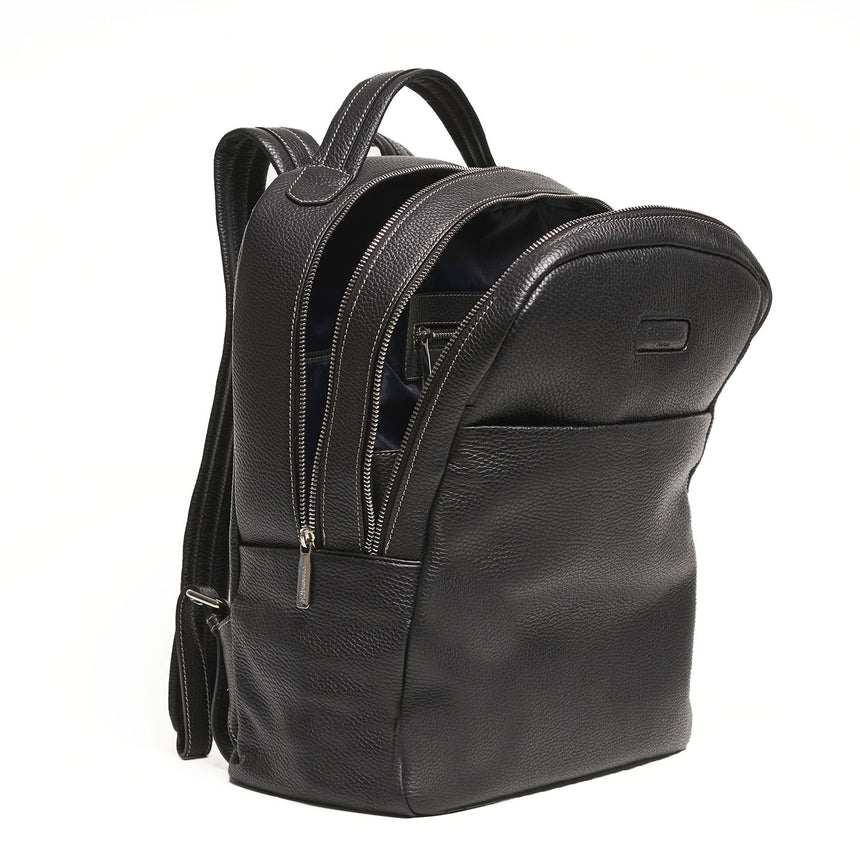 BACKPACK IN BLACK LEATHER